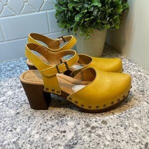 Ten Points • Leather Studded Wooden Clogs Swedish chunky heel closed toe mustard